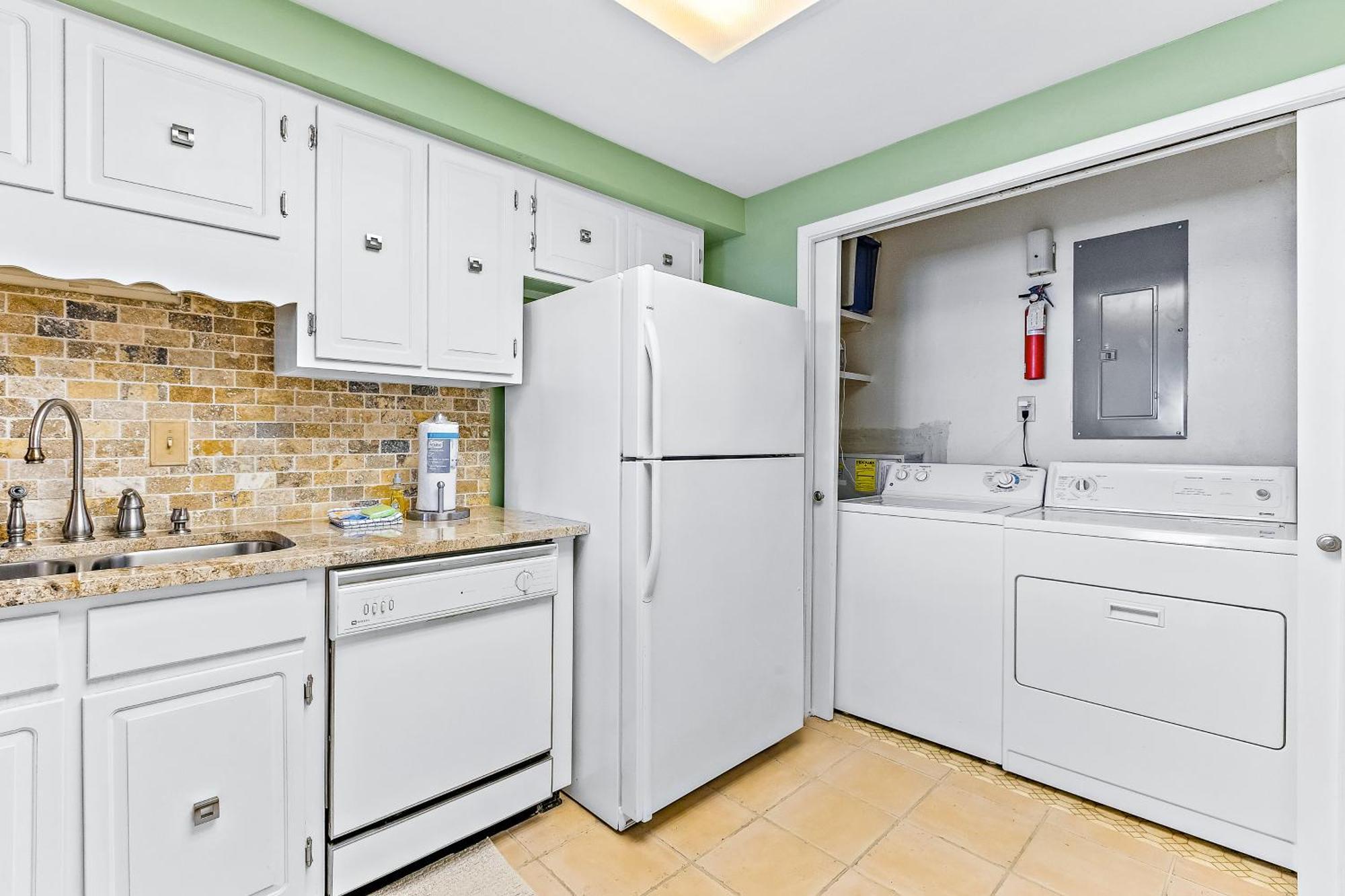 Shoreline Towers Destin Room photo