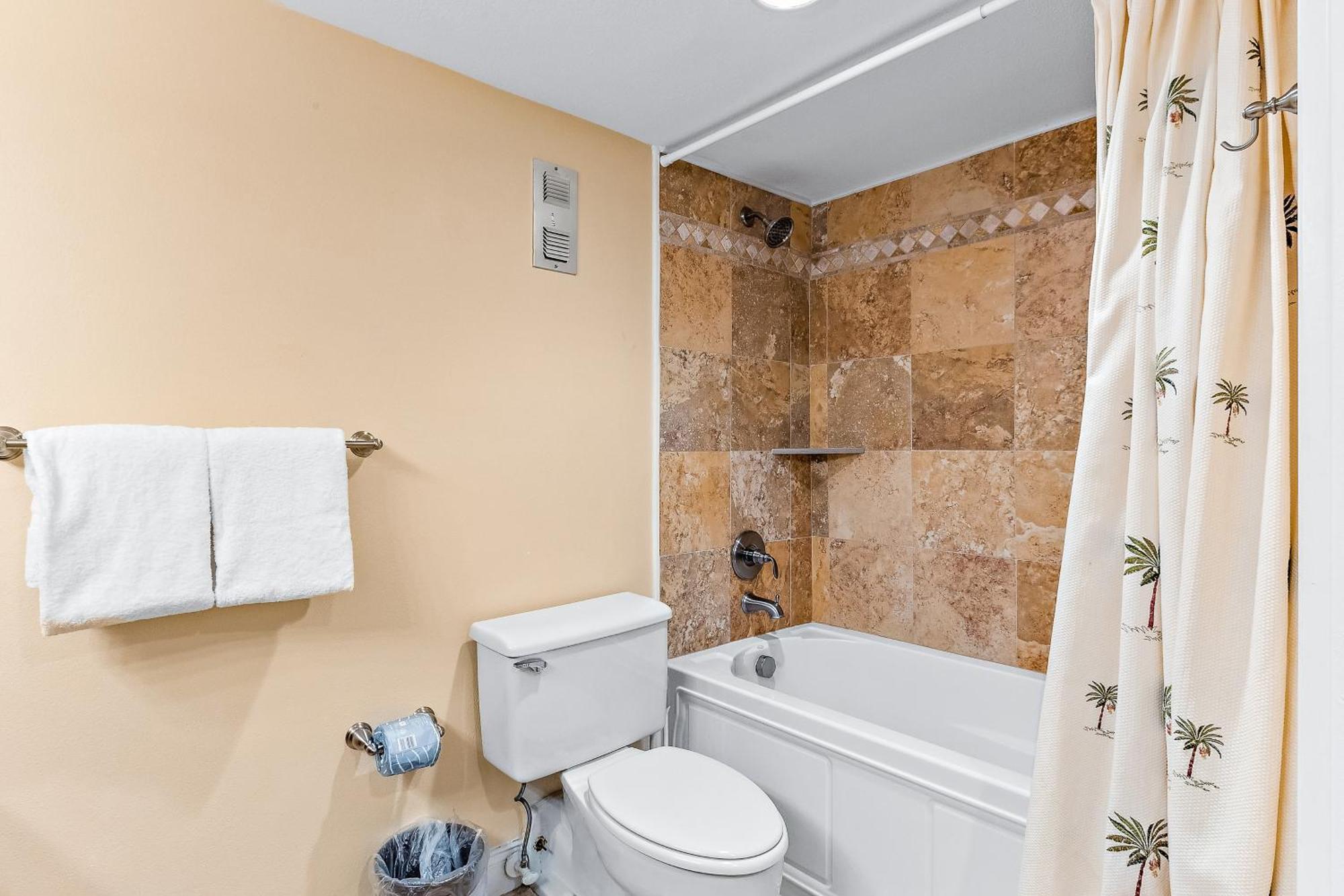 Shoreline Towers Destin Room photo